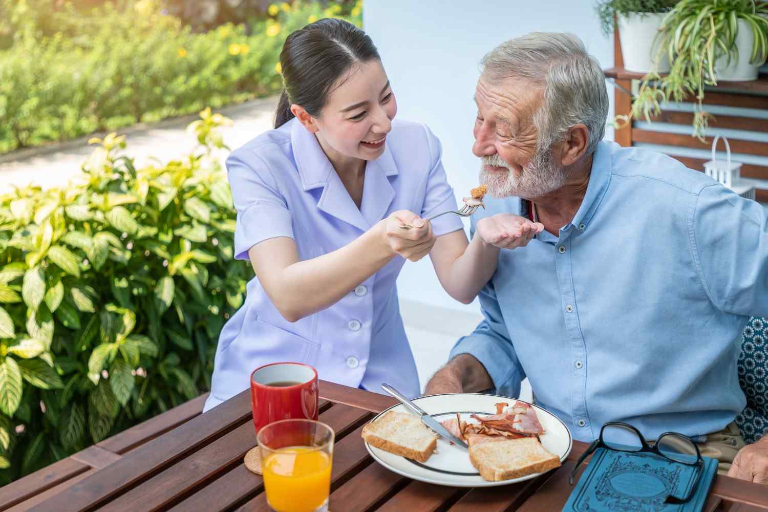 Best Elderly Care Services at Home In Delhi